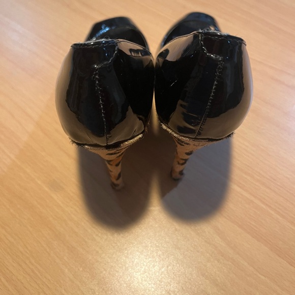 Steve Madden Black Patent Leather Peep Toe Heels with Animal Print Heel - Picture 12 of 16